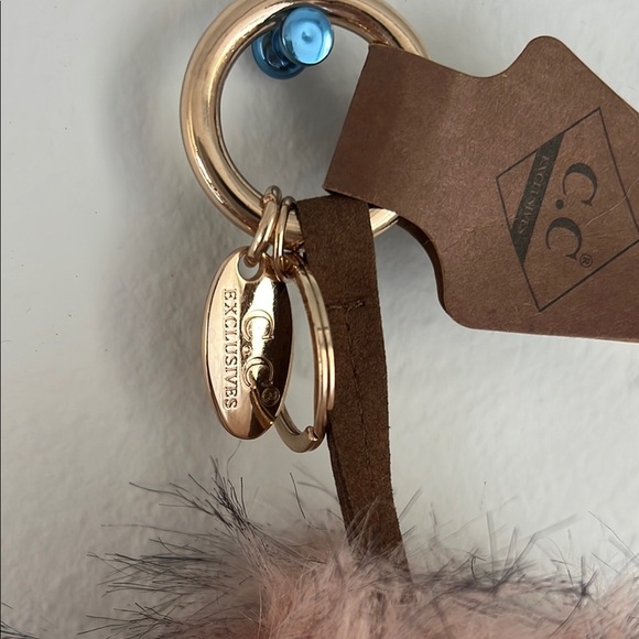 C.C Exclusive | Fluffy Bag Charm/Keychain Accessory - Peach with black tips - Picture 3 of 4